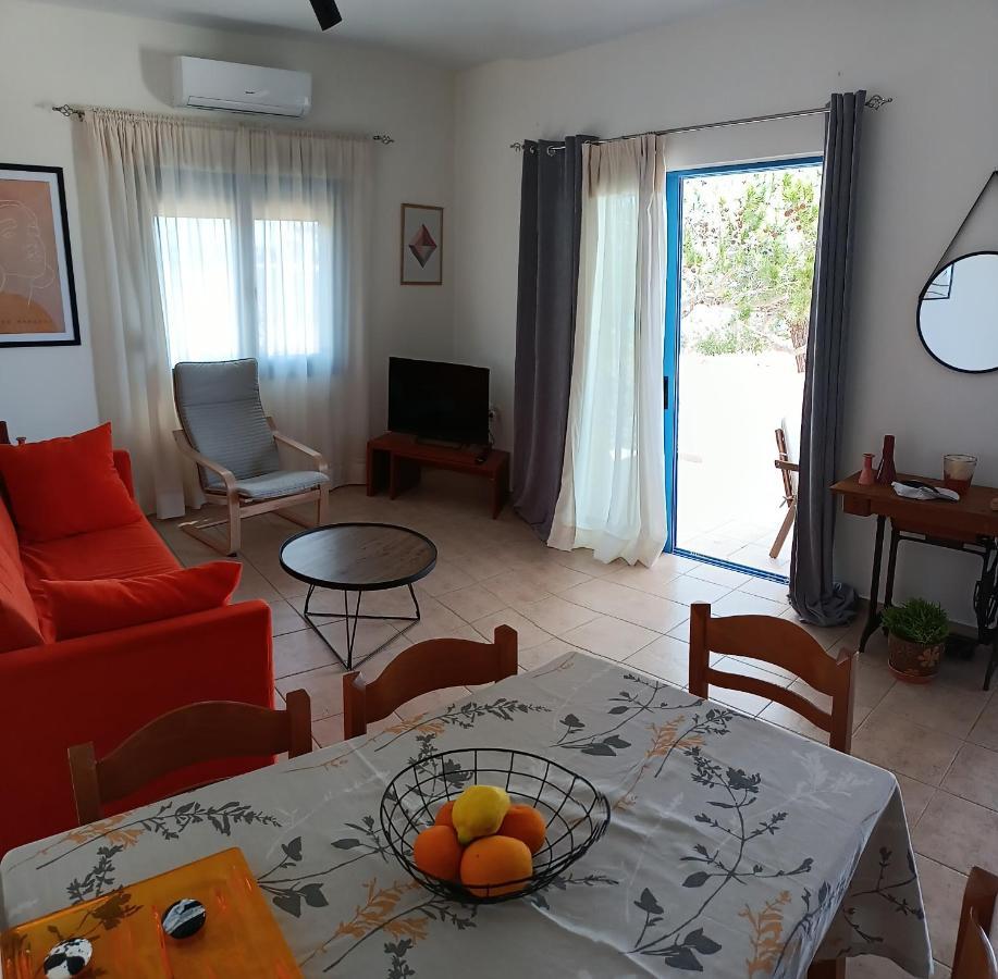 فيلا Sea View Pine House Makrýgialos المظهر الخارجي الصورة